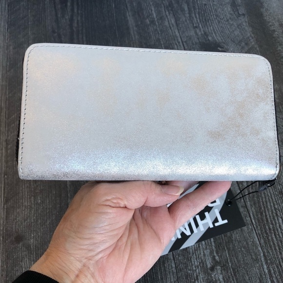 Think Roylin Wallet Metallic Silver Zip Around - Picture 2 of 12